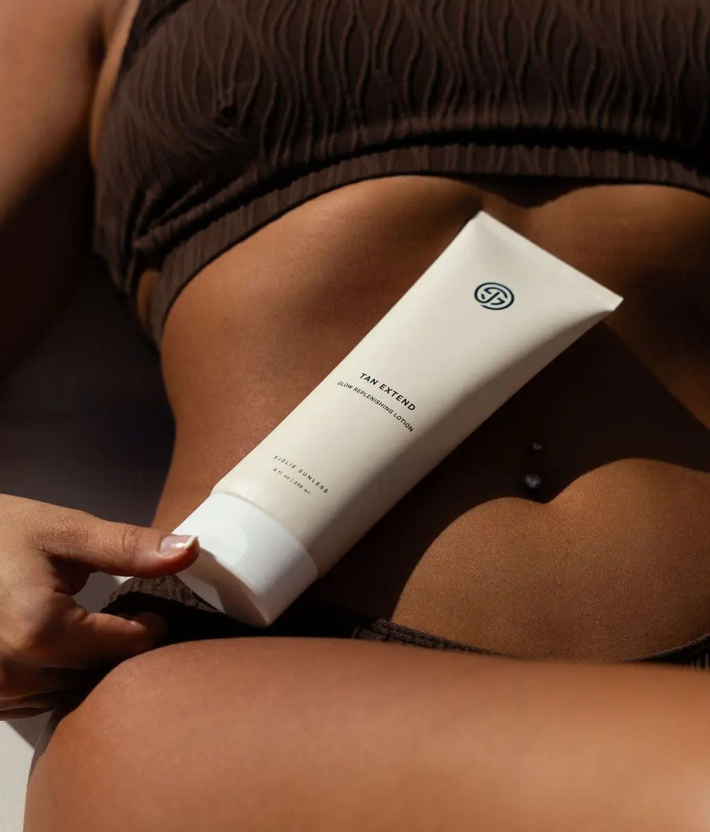 Bronzer-free gradual tan lotion for face and body spray tan aftercare