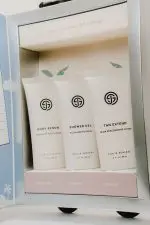 Sunless tanning travel kit for cleansing hydrating and extending a spray tan