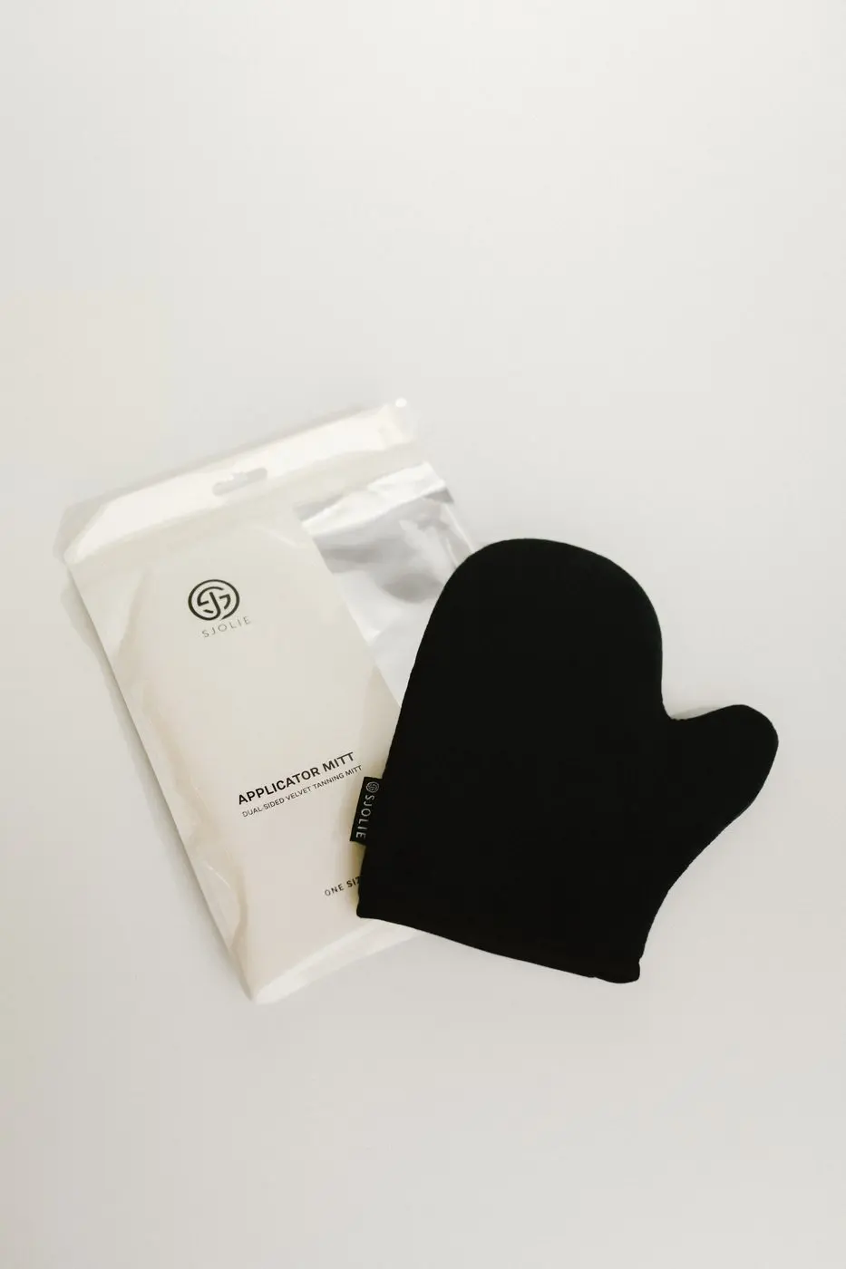 Sjolie Applicator Mitt reusable self-tanning glove with packaging for streak-free application