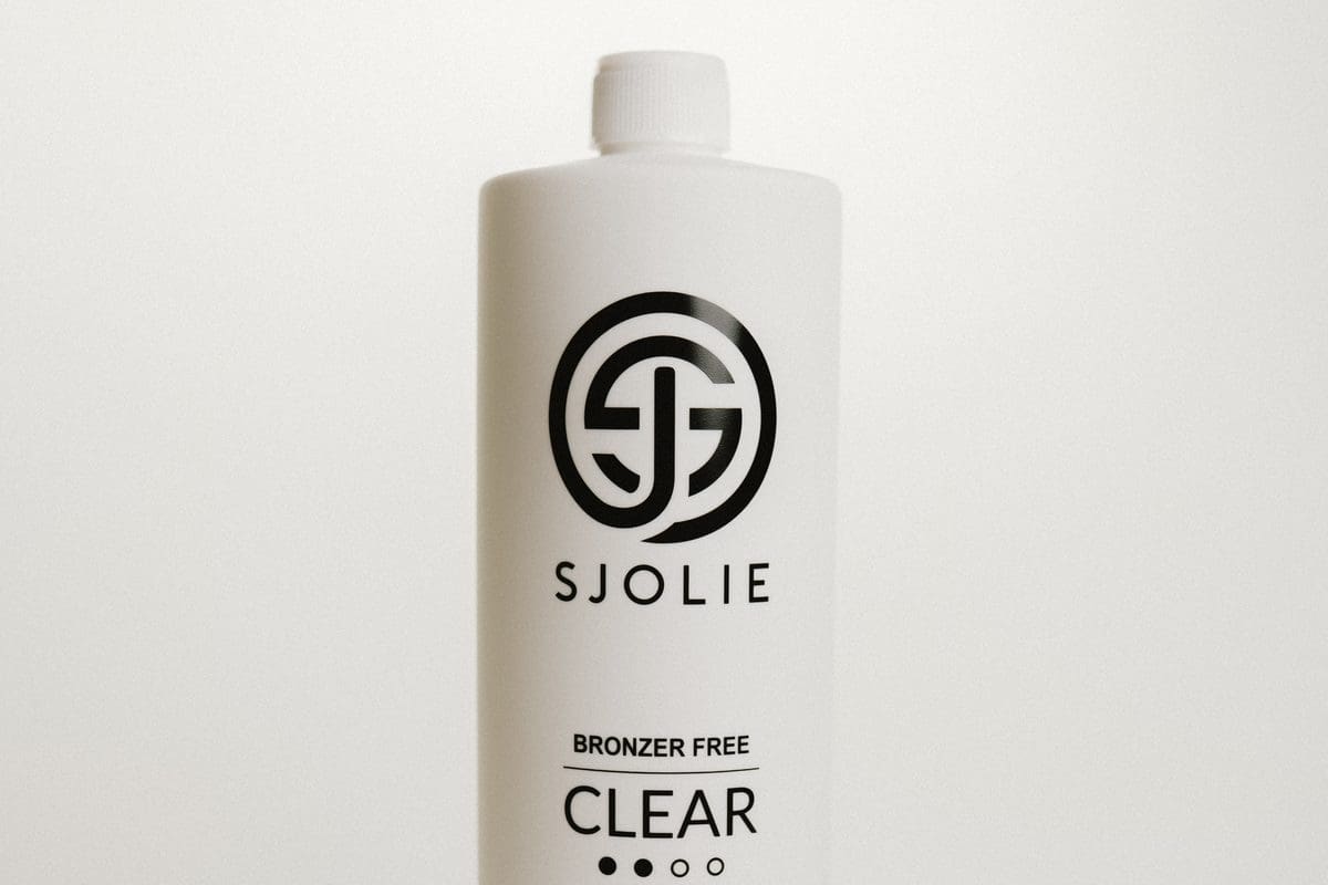Sjolie Clear N°9 Medium bronzer-free spray tan solution for invisible application