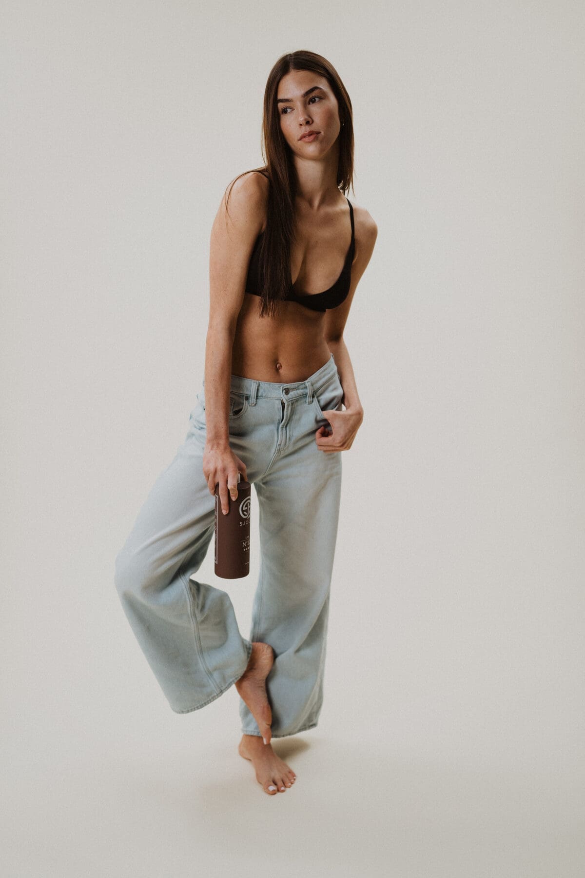 Lifestyle model with Sjolie Luxe No.9 Medium spray tan