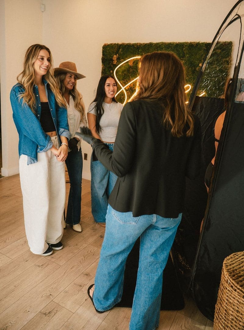 Sjolie spray tan training session with young entrepreneurs