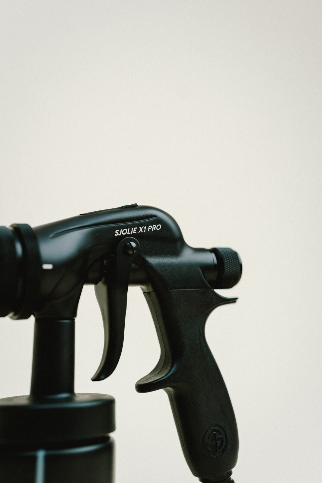 Matte black build of the Sjolie X1 Pro spray tan gun