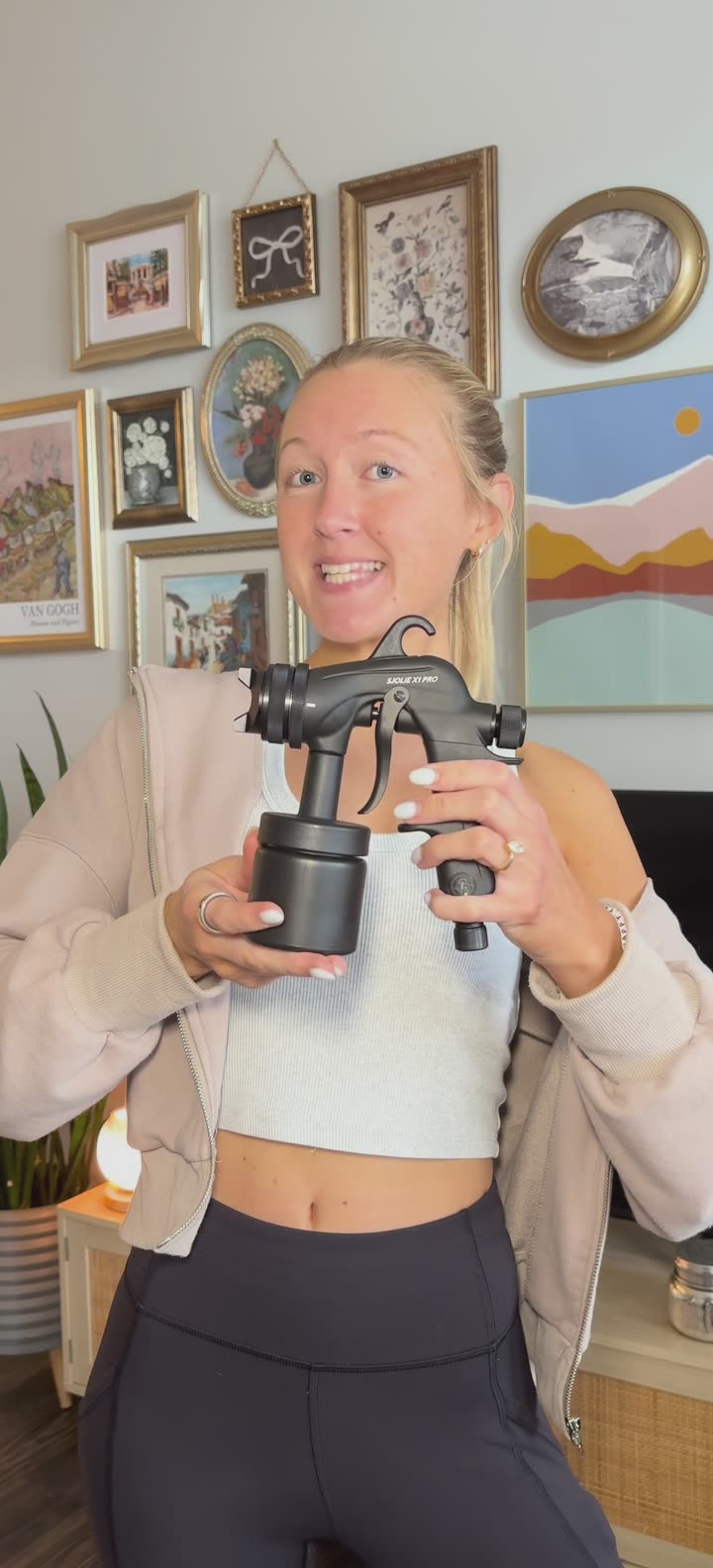 Ally Z. of Ally’s Glow Co. holding the Sjolie X1 Pro spray tan applicator